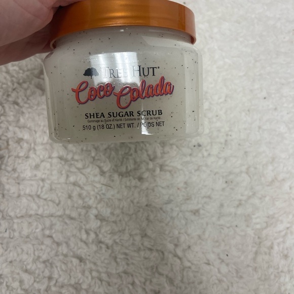 Tree Hut Coco Colada SHEA SUGAR Exfoliating and Ultra Hydrating Body Scrub 18 oz - Picture 3 of 4